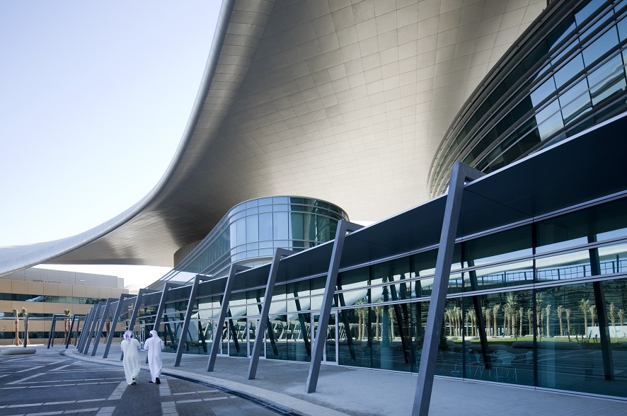 طلبة جامعة زايد يشاركون في فعاليات نموذج محاكاة قمة المناخ COP27 في القاهرة