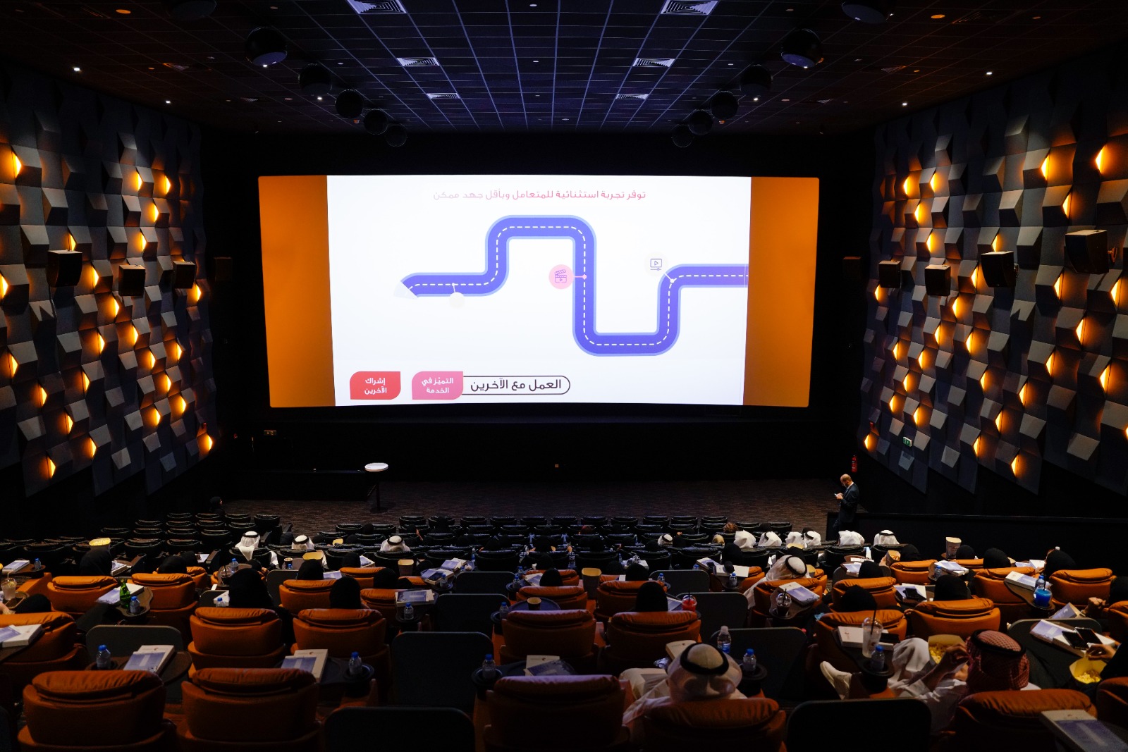 أكاديمية أبوظبي الحكومية تطلق تجربة تعليمية جديدة تتضمن 16 برنامجًا للتعلم الذاتي خلال فعالية “أكاديمية أبوظبي الحكومية تتواصل”
