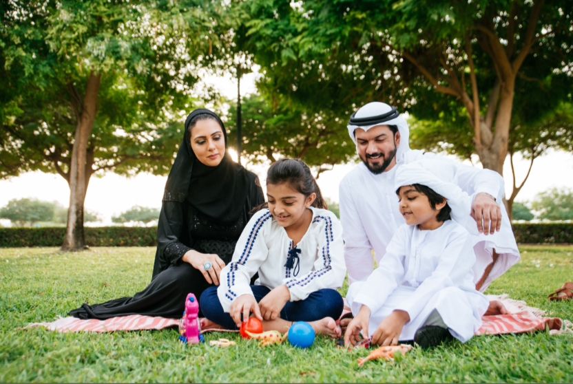 دراسة: 70٪ من الآباء في المملكة العربية السعودية والإمارات العربية المتحدة يشعرون أنهم لا يقضون وقتًا كافيًا مع أطفالهم
