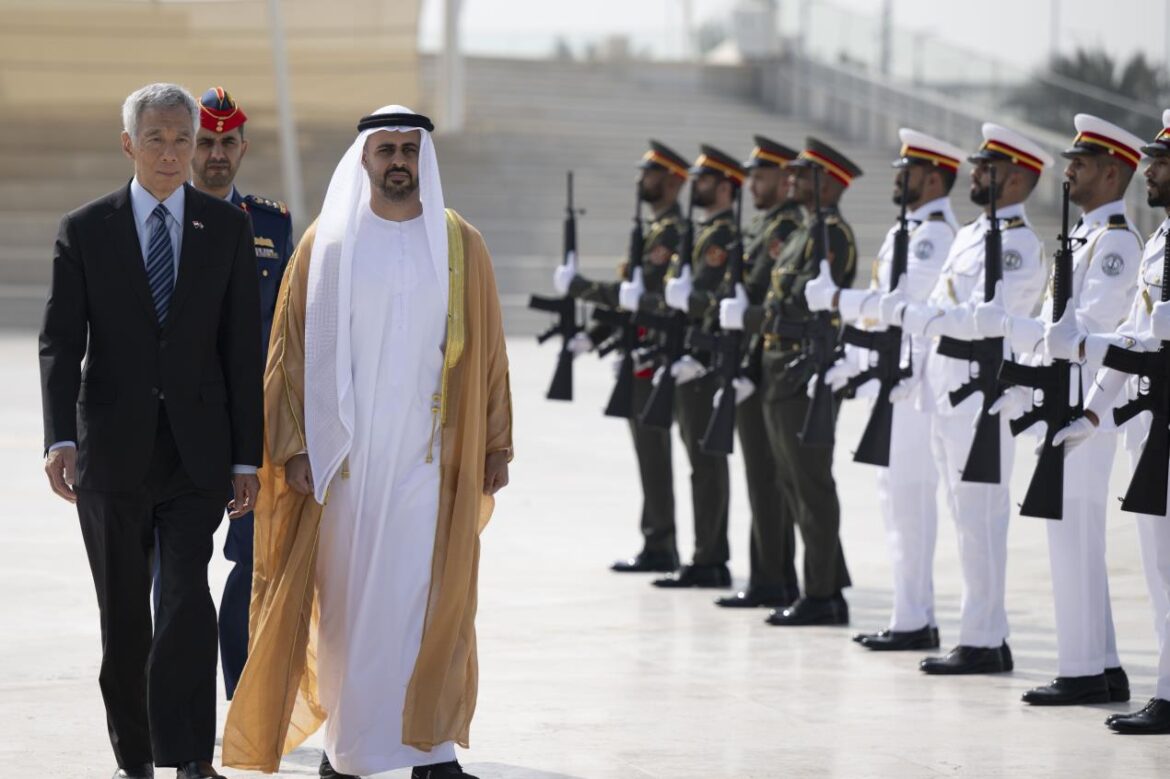 ذياب بن محمد بن زايد.. يستقبل رئيس وزراء سنغافورة في واحة الكرامة، أبوظبي