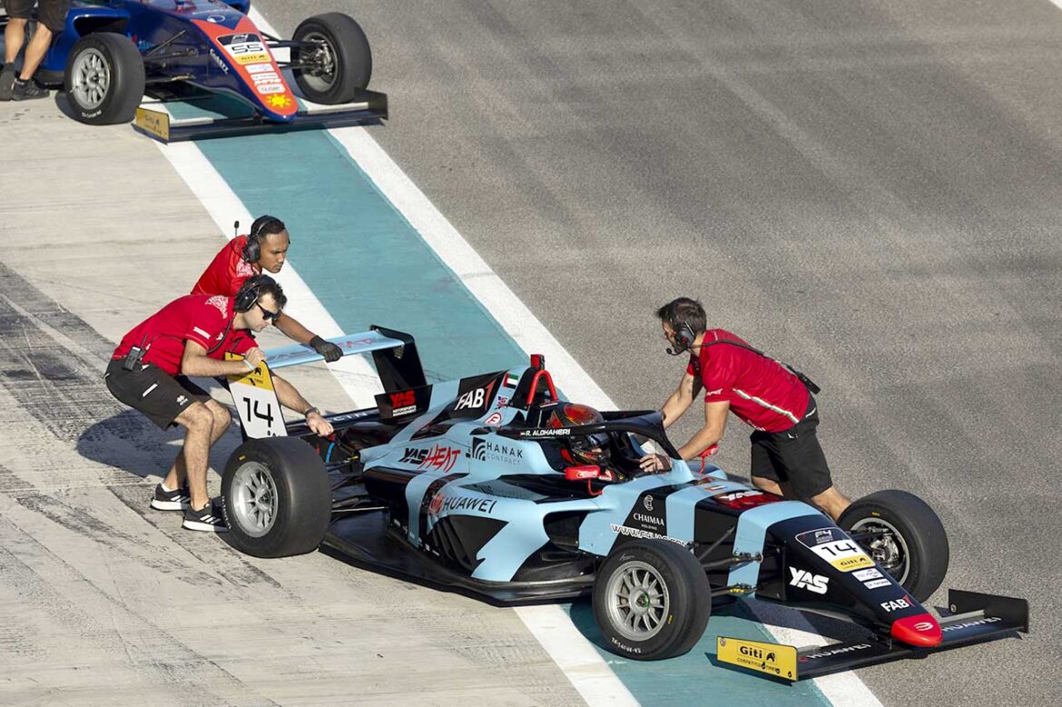 الإماراتي راشد الظاهري يصل إلى منصة التتويج في الجولة الافتتاحية من بطولة “فورمولا 4 الإمارات” لعام 2024