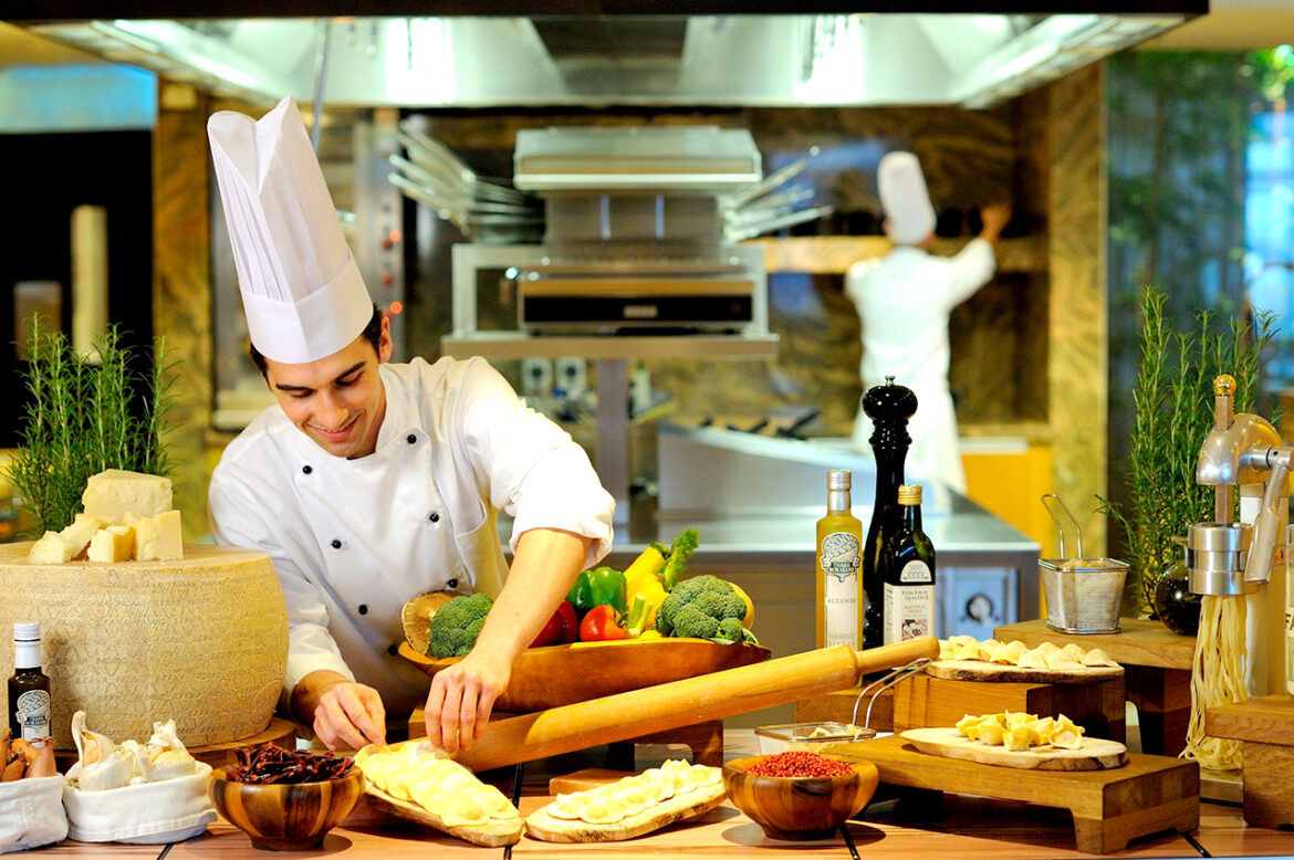 كلية دبي للسياحة تطلق برنامج التلمذة المهنية على عمليات الطهي الأول من نوعه في المنطقة