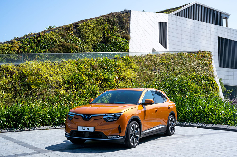 فينفاست VF 8 تقود مشهد التنقل الذكي في الإمارات