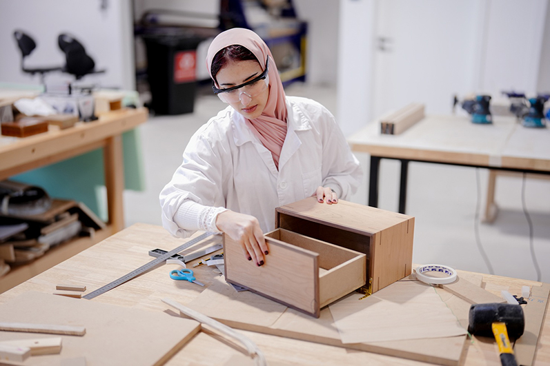 «اصنع» وصندوق خليفة يطلقان الدورة الخامسة من برنامج «زمالة صُنَّاع الأثاث» في عام 2025 لتمكين الجيل الجديد