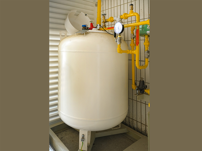 دائرة الطاقة في تطلق أول نظام خزانات رأسية للغاز البترولي المسال في المنشآت الغذائية