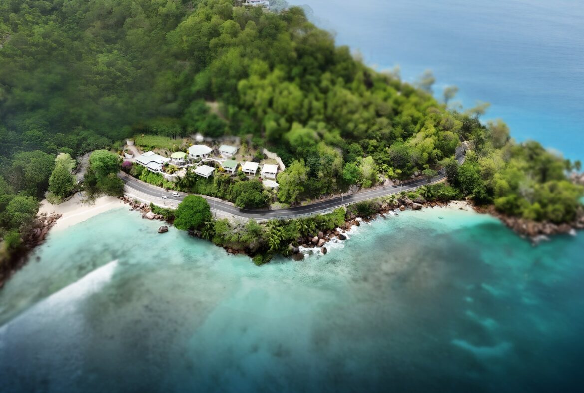 صندوق أبوظبي للتنمية يعلن افتتاح مشروع “الطريق الساحلي الغربي” في سيشل 