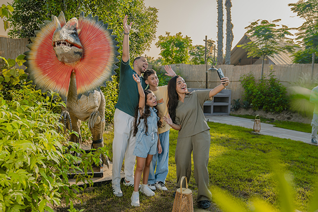 “تي-ريكس غلامبينغ” يقدّم تجارب إقامة ليلية مستوحاة من عالم الديناصورات خلال عطلة عيد الفطر المبارك