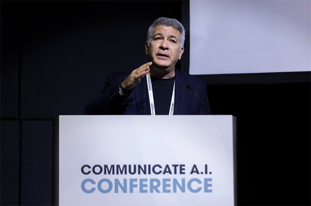 مؤتمر كومينيكيت للذكاء الاصطناعي 2026 يسلّط الضوء على ما يحدث عندما يصبح الجميع قادرًا على الإبداع